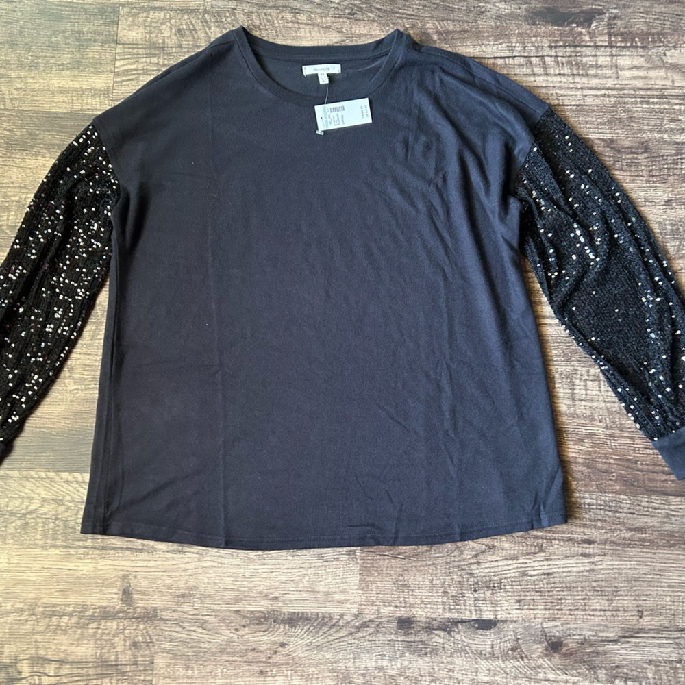 NWT Maurices Women’s Top with Sequin Sleeves size Large